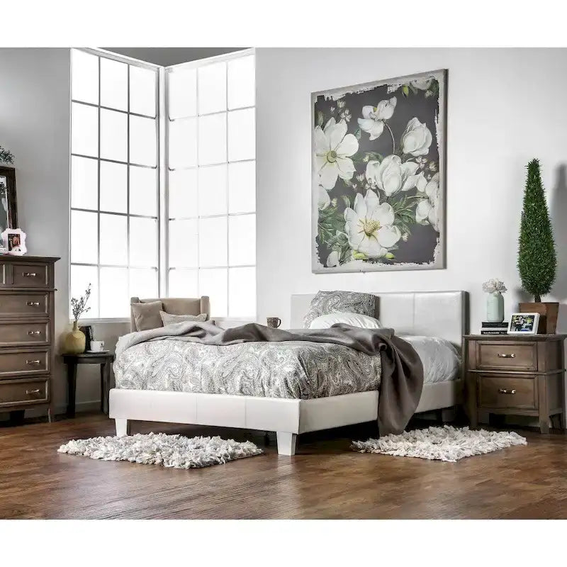 Lit plateforme rembourré California King, pieds coniques