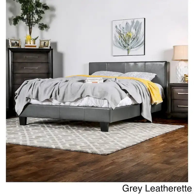 Lit plateforme rembourré California King, pieds coniques