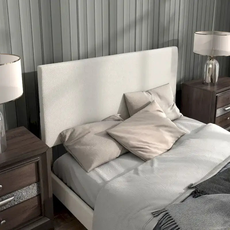 Lit plateforme Queen en bouclette blanche, tête de lit réglable
