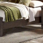 Lit Queen Thornwood Hills Gris Brossé avec Coupes de Scie